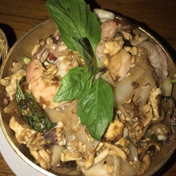 Sea Thai - Drunk man noodle with chicken, shrimp and squid - Thai Near Me - Brooklyn, New York Sea Thai - Drunk man noodle with chicken, shrimp and squid - Thai Near Me - Brooklyn, New York