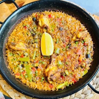 Alta Taverna Picca Dilly - Paella with chicken - Mediterranean Near Me - Barcelona, B