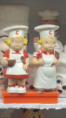 Salt & Pepper Shaker Museum by null