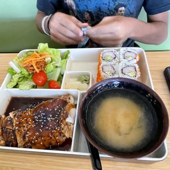 Sushi Maki - Dadeland / South Miami - Chicken teriyaki bento box - Sushi Bars Near Me - Miami, Florida Sushi Maki - Dadeland / South Miami - Chicken teriyaki bento box - Sushi Bars Near Me - Miami, Florida