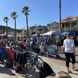 Avila Beach Farmers Market - Around the music.