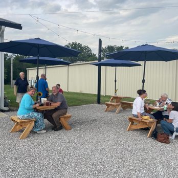 610 Coffee - Outdoor seating at 610 Coffee Co. - Coffee & Tea Near Me - Salem, Illinois