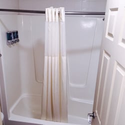 Budget Inn - Very clean shower with handy body wash, shampoo and conditioner dispenser.