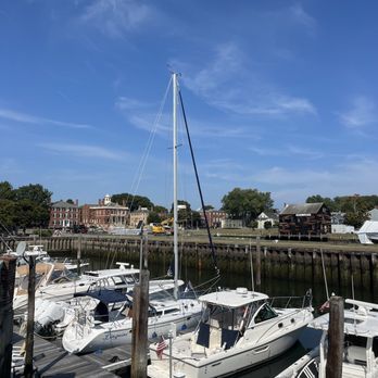 Finz Seafood & Grill - Wharf - Seafood Near Me - Salem, Massachusetts