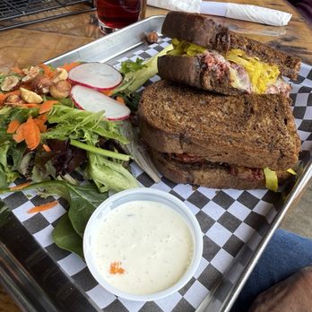 harvester taproom - Beer Gardens Near Me - St Paul, Oregon