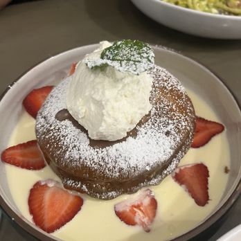 Maison Cheryl - Caramel donut desert - French Near Me - Arlington, Virginia