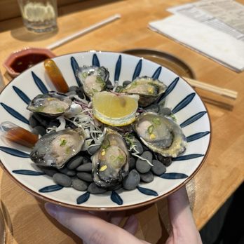 Hello Temaki - Raw oysters 10/10 it was so small and cute - Sushi Bars Near Me - Elk Grove, California