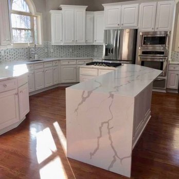 JD Granite - Quartz Calacatta with glass splash - Countertop Installation Near Me - Kennesaw, Georgia