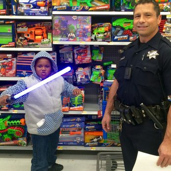 Cupcakin' Bake Shop - 2017 BART Police & Oakland PAL Shop-with-a-Cop - Bakeries Near Me - Berkeley, California