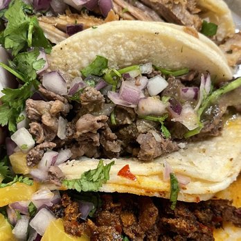 Los Chilangos - Tacos - Al pastor, carnitas, chupa cabra - Food Trucks Near Me - Kirkland, Washington