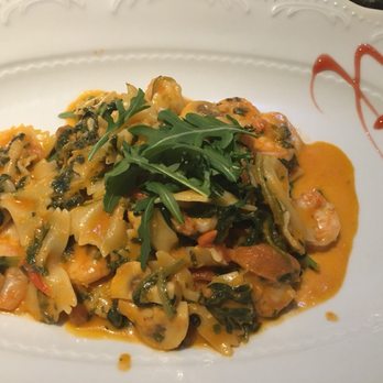 Osteria Cavalli - Shrimp and spinach farfalle with mushrooms and arugula. - Italian Near Me - Salzburg, 5 Osteria Cavalli - Shrimp and spinach farfalle with mushrooms and arugula. - Italian Near Me - Salzburg, 5