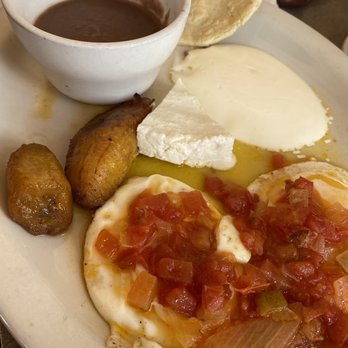 El Centro Americano - Huevos rancheros - Latin American Near Me - Miami, Florida
