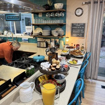 Taylor Creek Lodge - Breakfast! - Bed & Breakfast Near Me - Gold Beach, Oregon Taylor Creek Lodge - Breakfast! - Bed & Breakfast Near Me - Gold Beach, Oregon