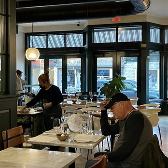 Broadmoor Restaurant - Dining room - Italian Near Me - Lambertville, New Jersey
