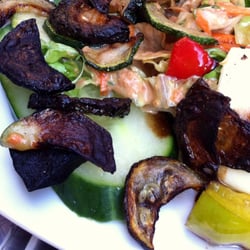Medocs - Zucchini-Briketts an Salat-Garnitur