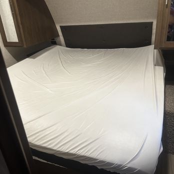 Camping on the Kern - King size bed comfty - RV Rental Near Me - Wofford Heights, California Camping on the Kern - King size bed comfty - RV Rental Near Me - Wofford Heights, California