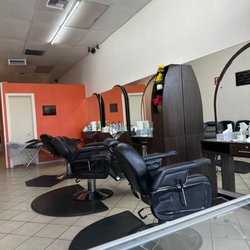 Golden Brows Threading & Beauty Studio - Nice and clean place that I found