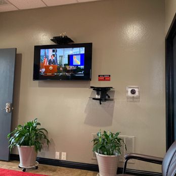 Smog Guys - Waiting area / cell phone charging station. - Smog Check Stations Near Me - Concord, California