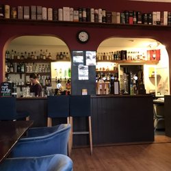 Royal Mackintosh Hotel - Bar on main floor
