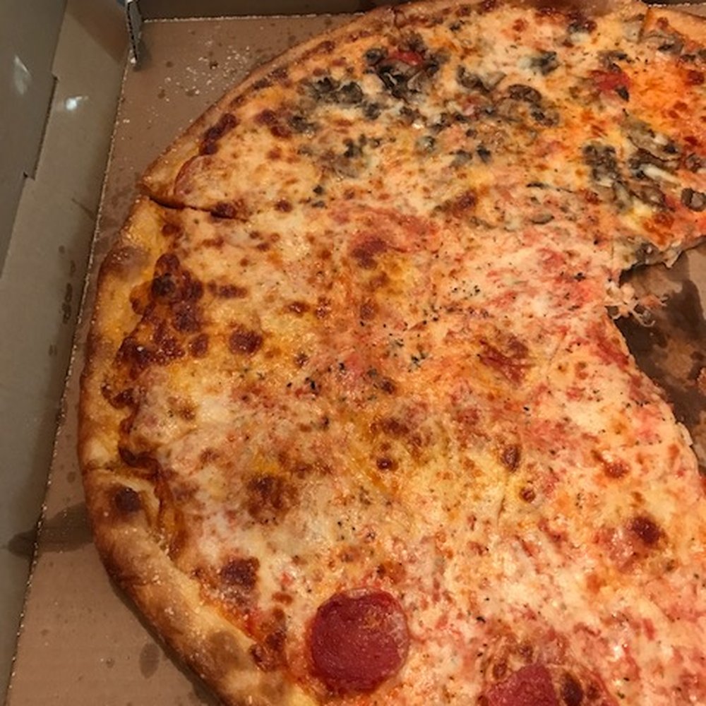 Automatic Pizza - Greasy & only 1 pepperoni per slice if that. You can see 0 pepperoni's on 1 of the slices. The other half had both mushrooms & pepperoni's - Pizza Near Me - Athens, Georgia Automatic Pizza - Greasy & only 1 pepperoni per slice if that. You can see 0 pepperoni's on 1 of the slices. The other half had both mushrooms & pepperoni's - Pizza Near Me - Athens, Georgia