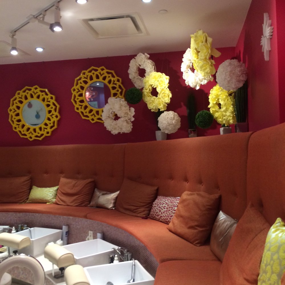 Dashing diva Chelsea - Love the decor - Nail Salons Near Me - New York, New York Dashing diva Chelsea - Love the decor - Nail Salons Near Me - New York, New York
