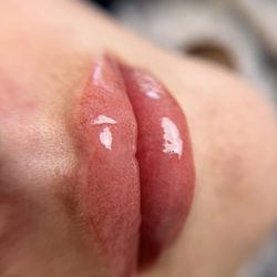 Lip blushing