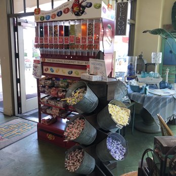 Hula Hut - Ice Cream & Frozen Yogurt Near Me - Avila Beach, California