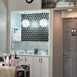 Luxury Nails & Spa