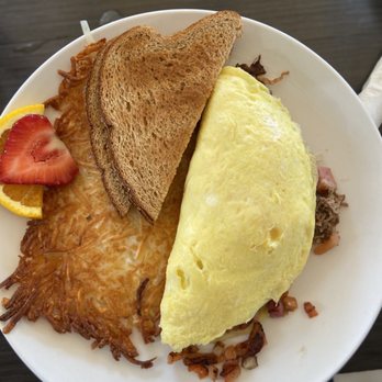 Sweet E's Cafe - Kalua Pig Omelette - Cafes Near Me - Honolulu, Hawaii Sweet E's Cafe - Kalua Pig Omelette - Cafes Near Me - Honolulu, Hawaii