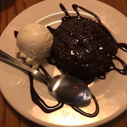 Land Oak - Crownie - a mix of chocolate chip cookie dough and brownie, served with ice cream!! YUM