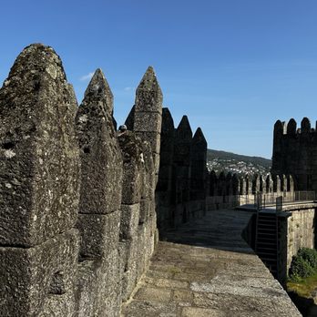Castelo de Guimarães - Landmarks & Historical Buildings Near Me - Guimarães, 03