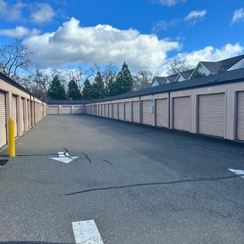 Lakewood Village Mini Storage - Self Storage Near Me - Windsor, California Lakewood Village Mini Storage - Self Storage Near Me - Windsor, California