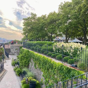 Hamilton Park - Parks Near Me - Weehawken, New Jersey
