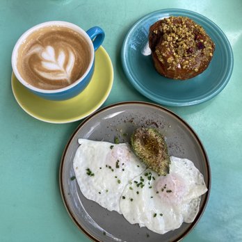 The Daily - Cappuccino, pistachio rose bun, fried eggs and avocado (side menus) - Coffee & Tea Near Me - Charleston, South Carolina The Daily - Cappuccino, pistachio rose bun, fried eggs and avocado (side menus) - Coffee & Tea Near Me - Charleston, South Carolina