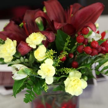 April Flowers - centerpiece for a fall reception - Florists Near Me - Pico Rivera, California April Flowers - centerpiece for a fall reception - Florists Near Me - Pico Rivera, California