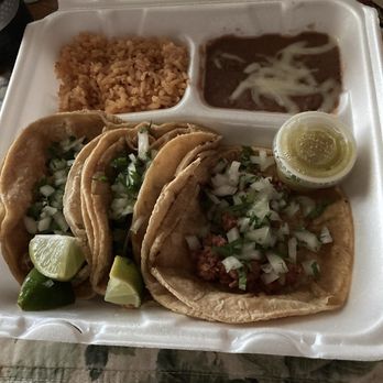 Antojitos Mexicanos El Viejon - 3-taco dinner: ground beef, steak, chicken - Food Trucks Near Me - Fort Wayne, Indiana
