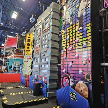 Uptown Jungle Fun Park - Climbing Walls - Trampoline Parks Near Me - Peoria, Arizona Uptown Jungle Fun Park - Climbing Walls - Trampoline Parks Near Me - Peoria, Arizona