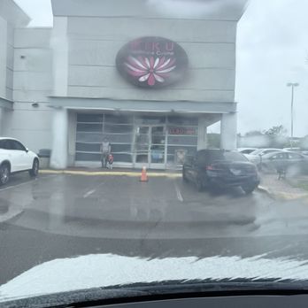 Kiku - Hogging parking spot for some reason - Japanese Near Me - Markham, Ontario