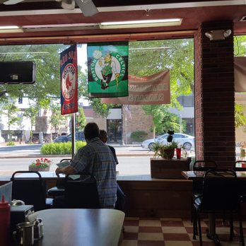 Brad's Place - Dining Area - New American Near Me - Greenfield, Massachusetts