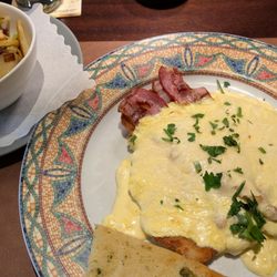 Desperados - Nr. 173: Schnitzel mit gegrilltem Bacon, Sauce Hollandaise, mit Käse überbacken, Bratkartoffeln