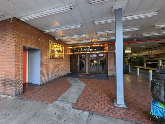 Hotel Apache by null