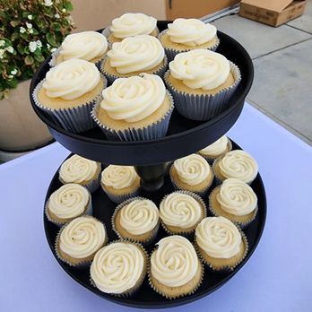 Bubbly Berry Bakeshop - Vanilla Cupcakes - Bakeries Near Me Bubbly Berry Bakeshop - Vanilla Cupcakes - Bakeries Near Me