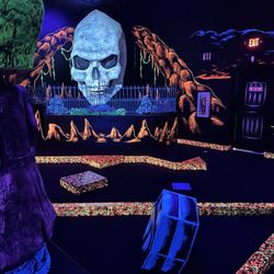 Monster Mini Golf Keller - Mini golf