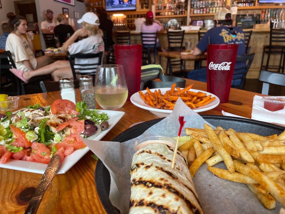 HENRY’S RESTAURANT & BAR 113 Photos & 133 Reviews 2865 Devine St