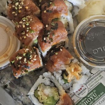Itamae Thai and Sushi Bar - Shrimp tempura roll topped with spicy tuna - Sushi Bars Near Me - Pittsburgh, Pennsylvania Itamae Thai and Sushi Bar - Shrimp tempura roll topped with spicy tuna - Sushi Bars Near Me - Pittsburgh, Pennsylvania