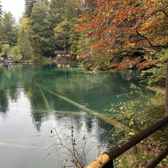 Blausee - Blausee Nature Park Lake & hotel view - Hotels Near Me - Blausee, BE