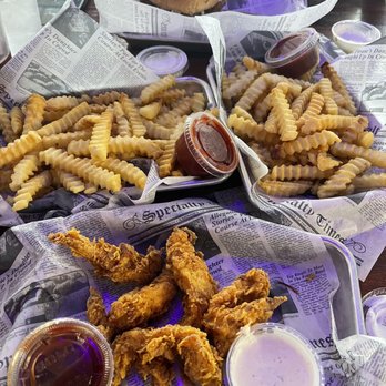 Octopus' Beer Garden - Beer Gardens Near Me - Mount Clemens, Michigan