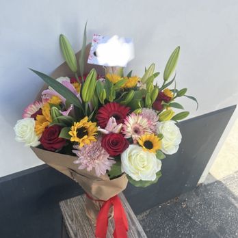 Casa Blanca Flowers - Premium flower bouquet. - Florists Near Me - Oxnard, California Casa Blanca Flowers - Premium flower bouquet. - Florists Near Me - Oxnard, California