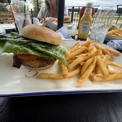 Ted's Backyard - Ted's burguer