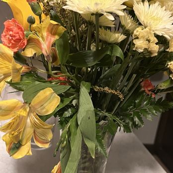 T Bears Florist & Chocolatier - Wilted drooping flowers - Florists Near Me - Columbus, Ohio T Bears Florist & Chocolatier - Wilted drooping flowers - Florists Near Me - Columbus, Ohio